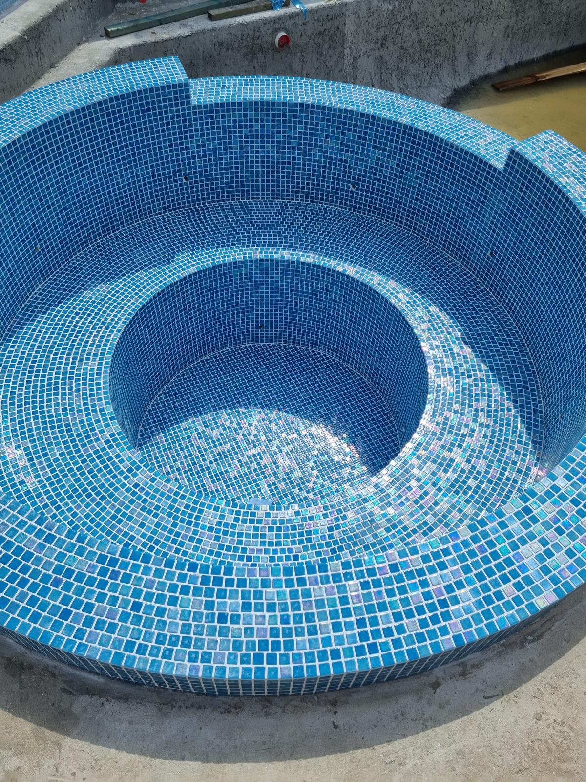 Circular spa with iridescent glass mosaic tiling